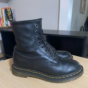 Size 6 Black Dr. Martens 1460